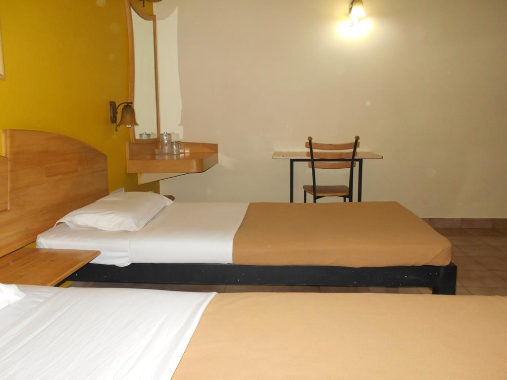 Tom'S Hotel Bangalore Habitación foto